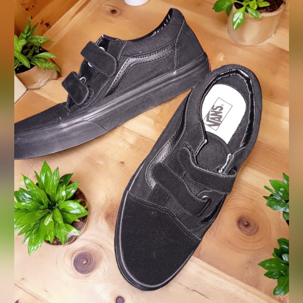 Vans Triple Black Old Skool Velcro Sneakers